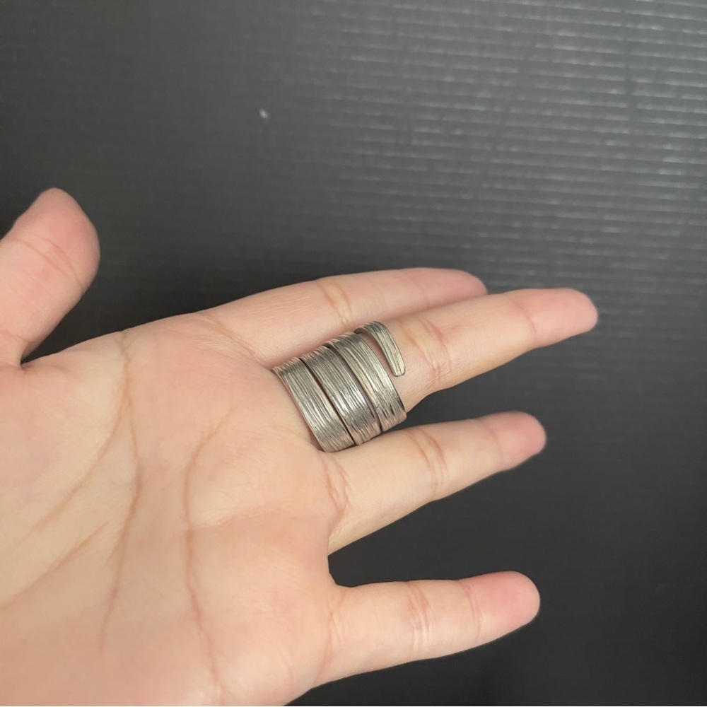 Very Heavy Sterling Silver Unmarked But Tested Twisted Ring Size 7.5 - Picture 3 of 8